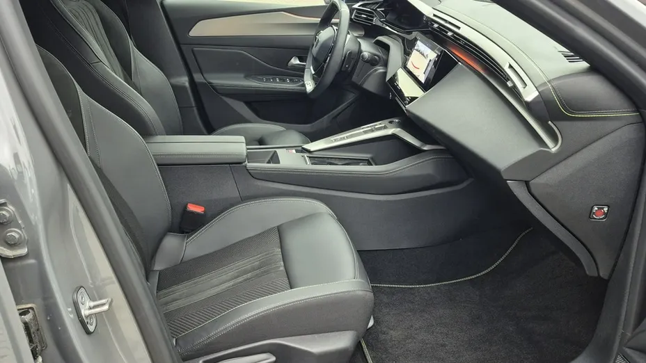 PEUGEOT 308 -