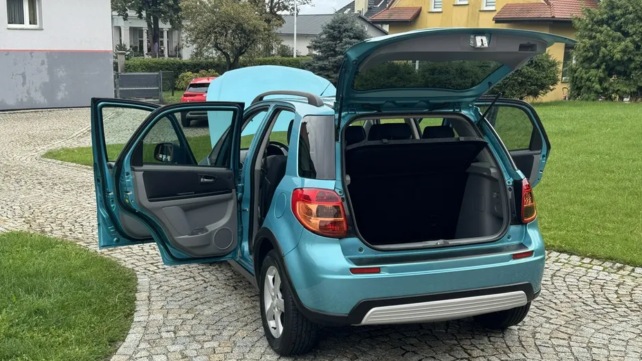 SUZUKI SX4 -