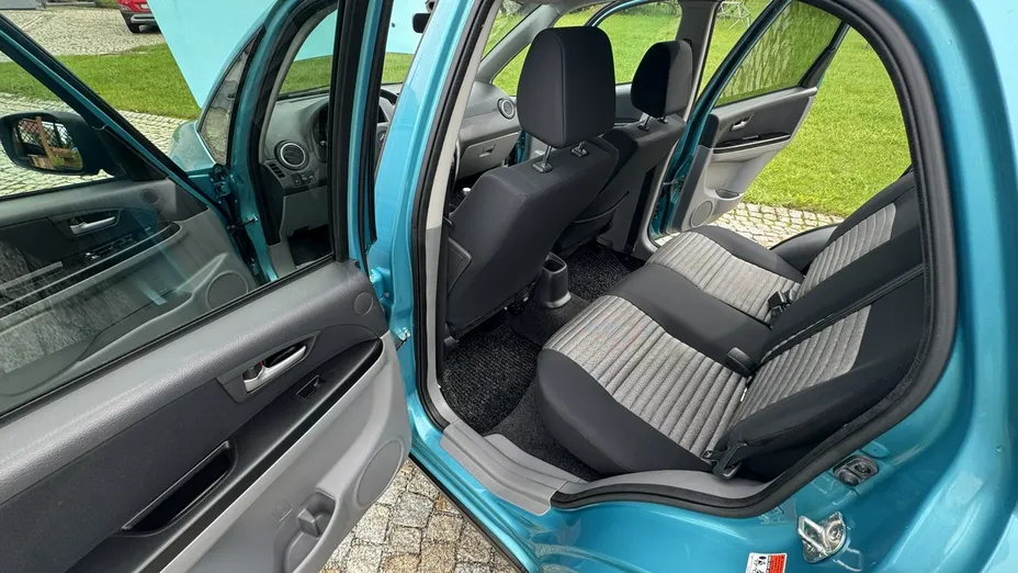 SUZUKI SX4 -
