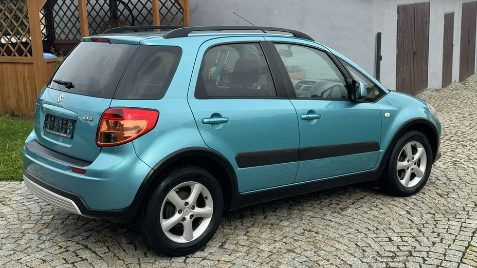 SUZUKI SX4 -