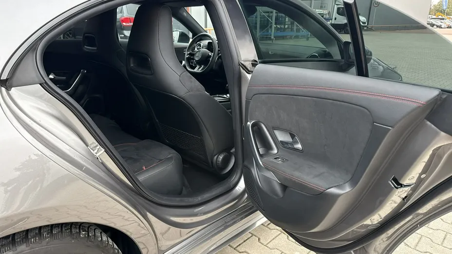 MERCEDES-BENZ CLA -