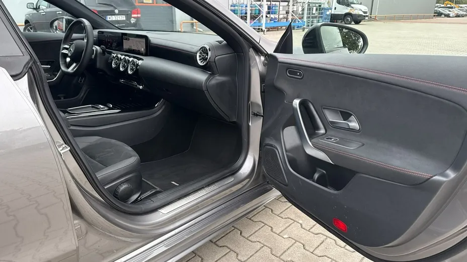 MERCEDES-BENZ CLA -