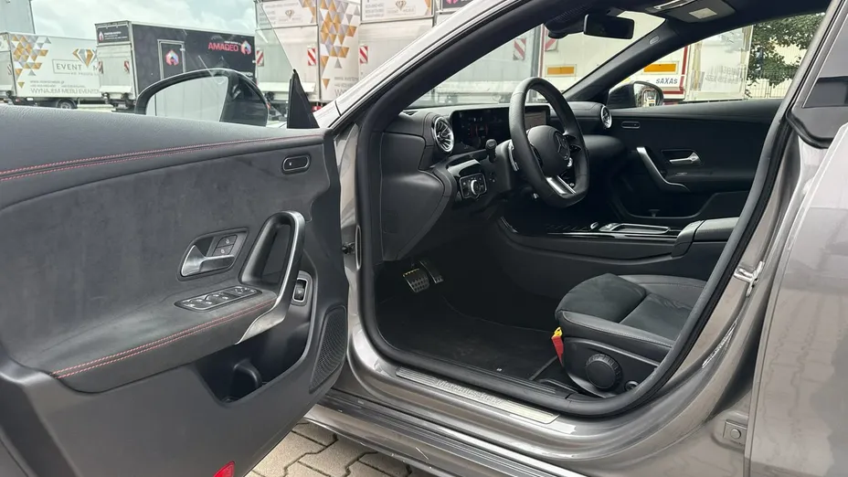 MERCEDES-BENZ CLA -