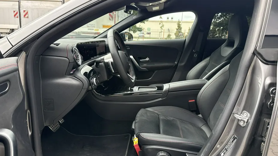 MERCEDES-BENZ CLA -