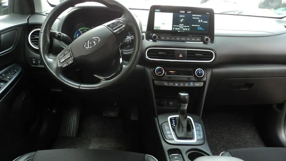 HYUNDAI Kona -