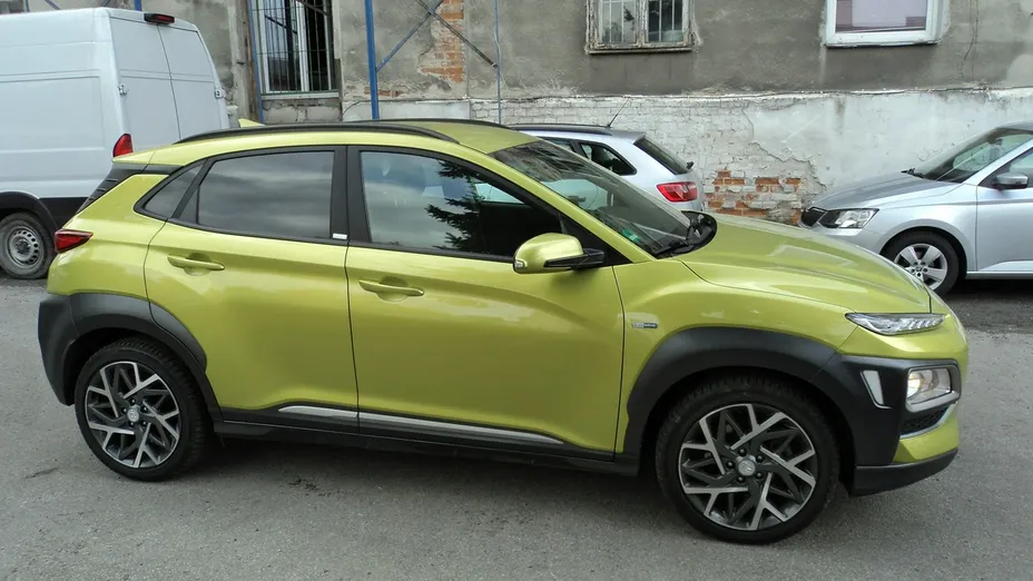 HYUNDAI Kona -