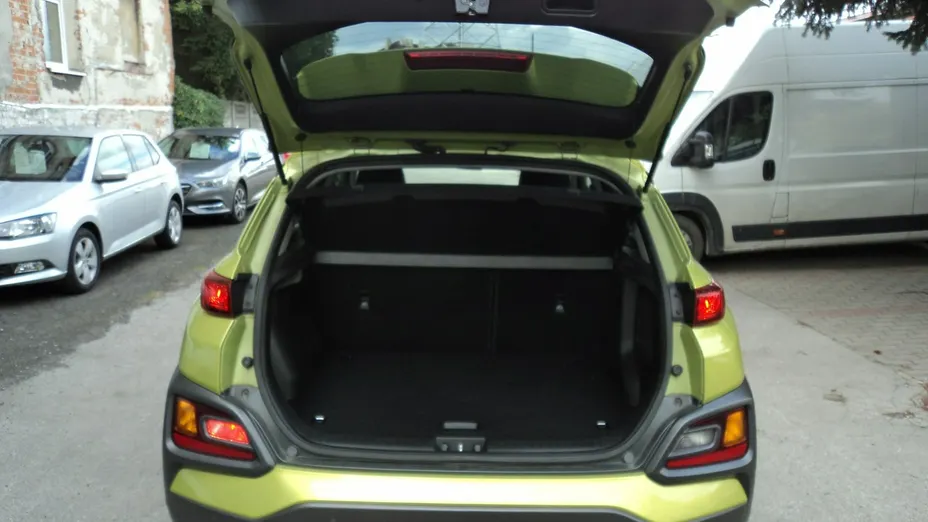 HYUNDAI Kona -