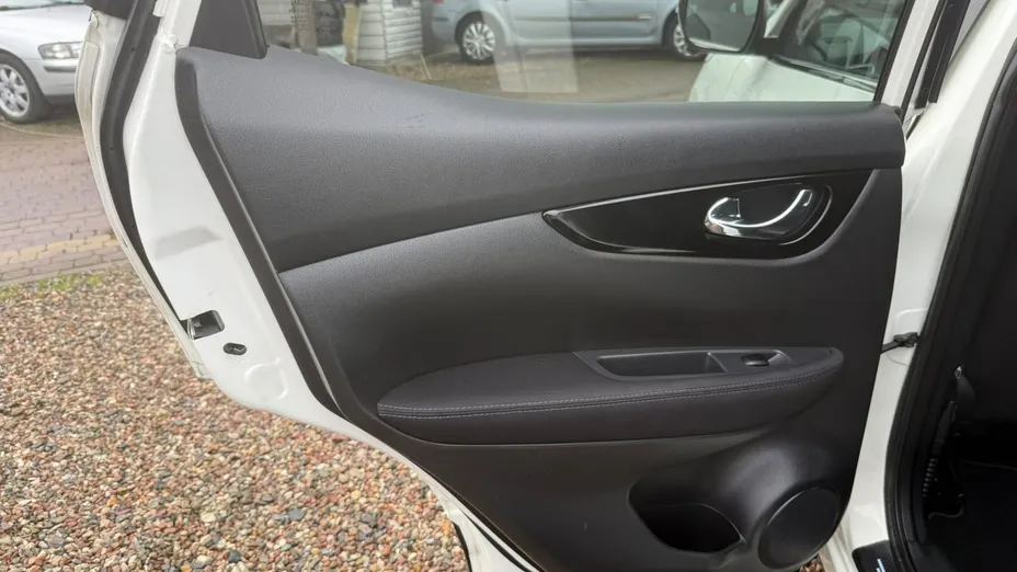 NISSAN Qashqai -