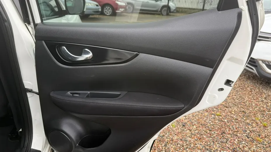NISSAN Qashqai -