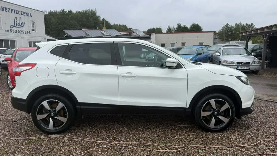 NISSAN Qashqai -