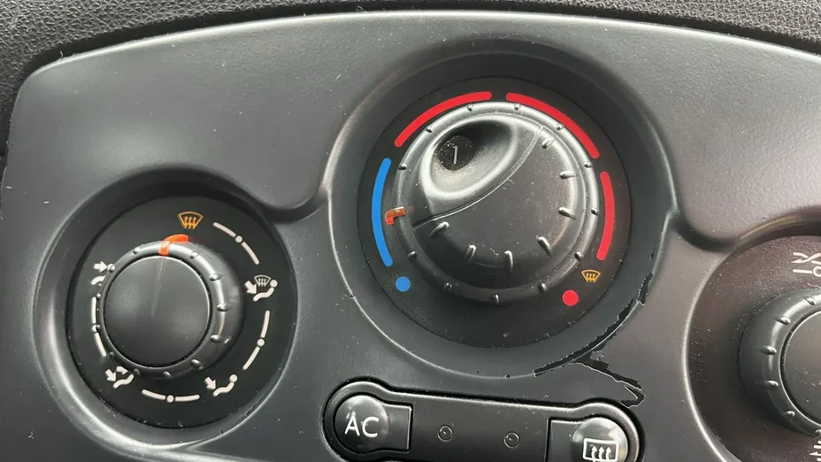 RENAULT Clio -
