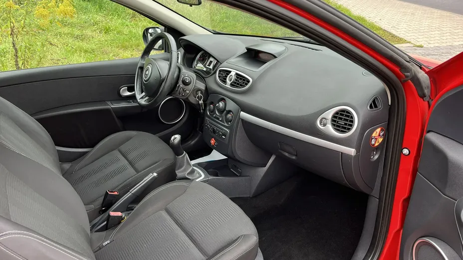 RENAULT Clio -