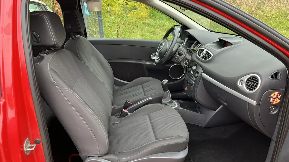 RENAULT Clio -