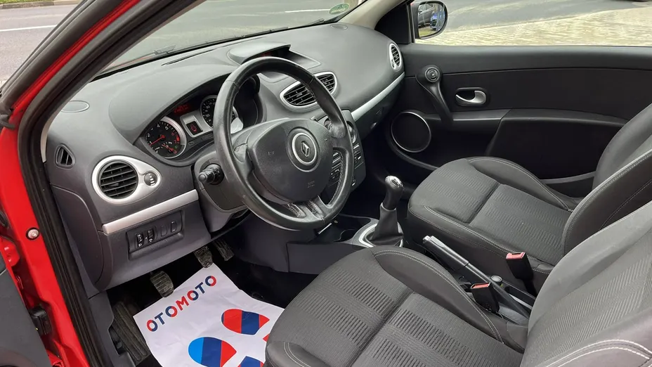 RENAULT Clio -
