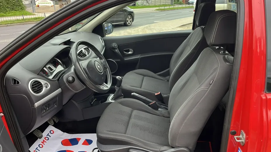 RENAULT Clio -