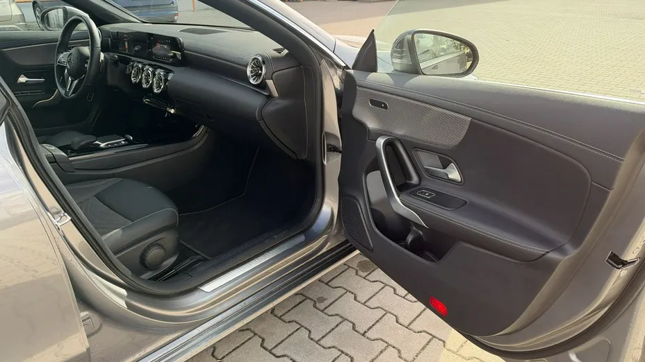 MERCEDES-BENZ CLA -