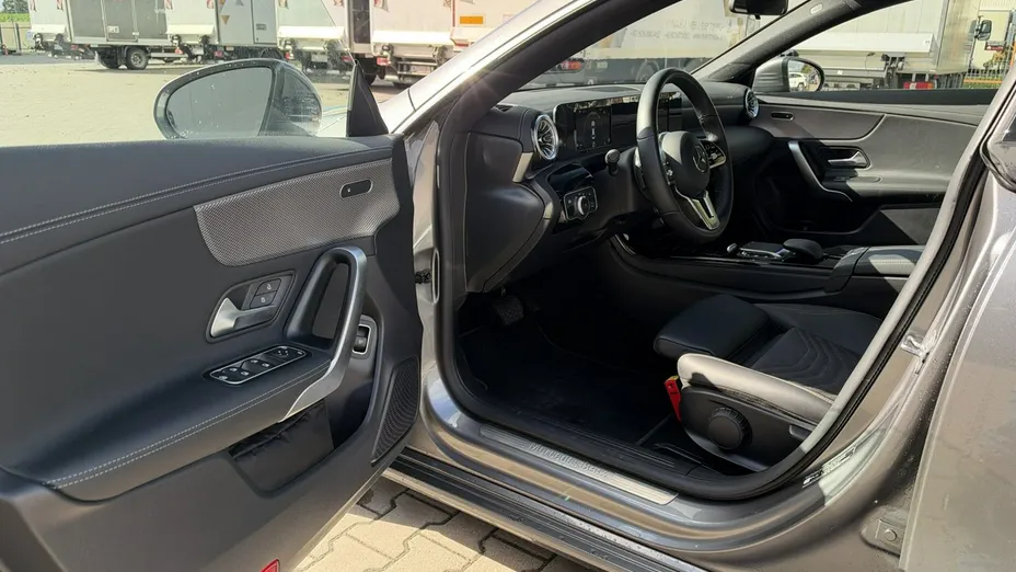 MERCEDES-BENZ CLA -