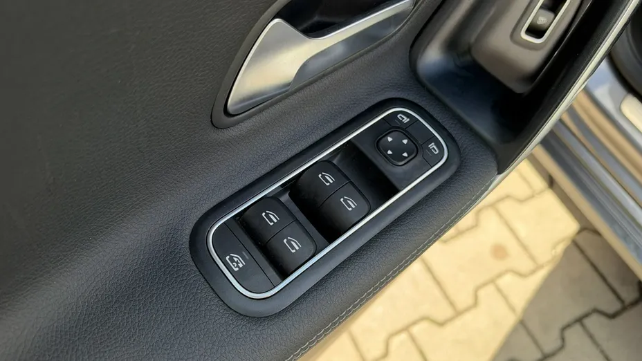 MERCEDES-BENZ CLA -