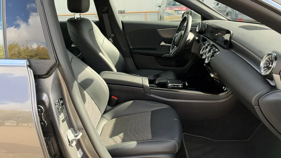 MERCEDES-BENZ CLA -