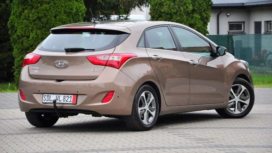 HYUNDAI i30 -