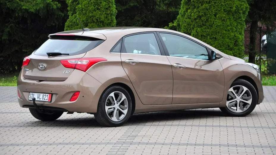 HYUNDAI i30 -