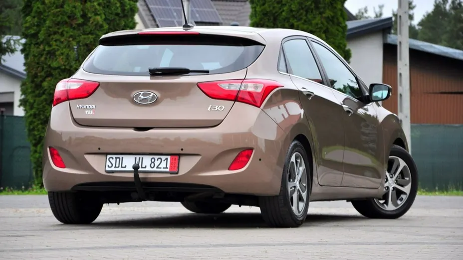 HYUNDAI i30 -