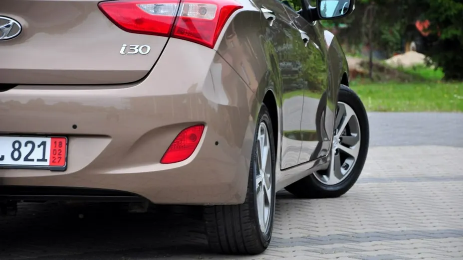 HYUNDAI i30 -
