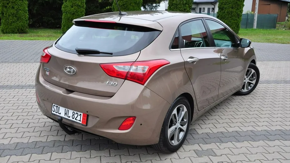 HYUNDAI i30 -