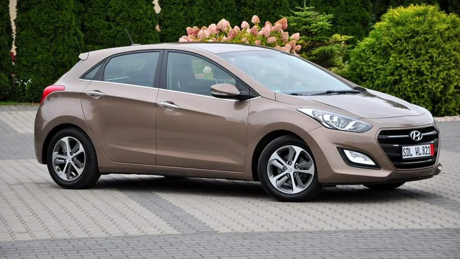 HYUNDAI i30 -