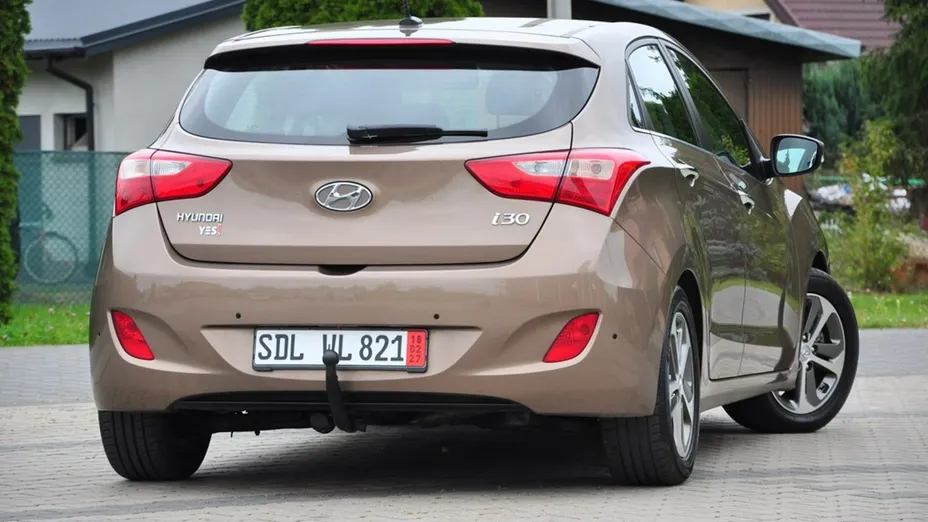 HYUNDAI i30 -
