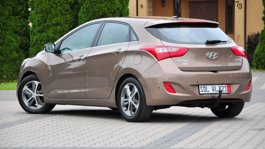 HYUNDAI i30 -