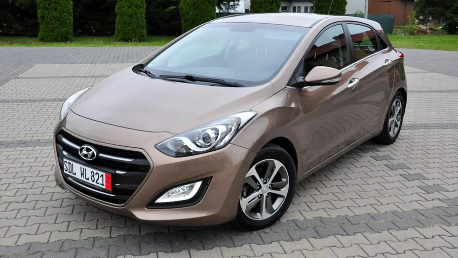 HYUNDAI i30 -
