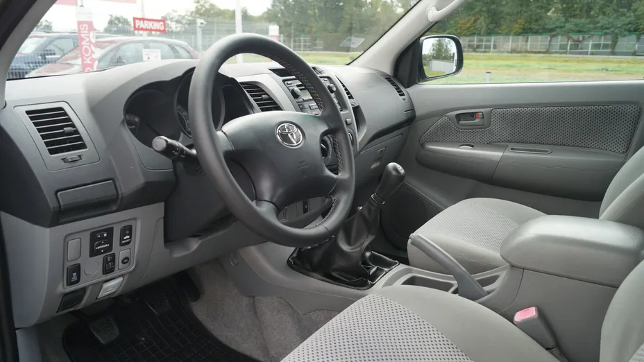 TOYOTA HiLux -