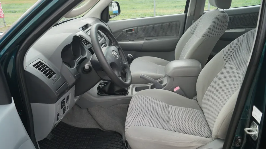TOYOTA HiLux -