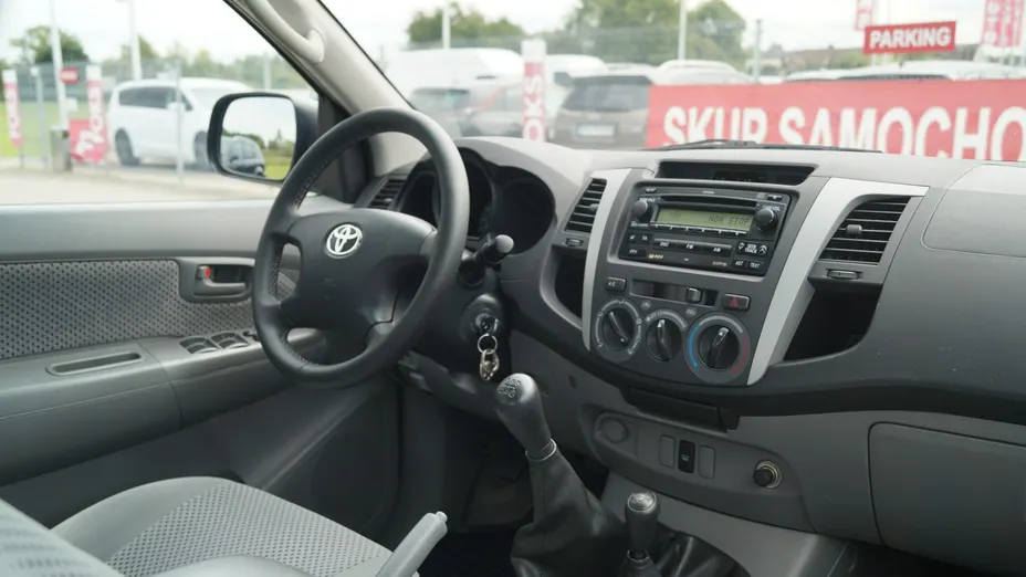 TOYOTA HiLux -