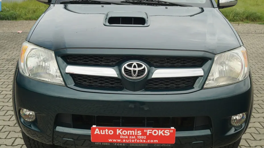 TOYOTA HiLux -