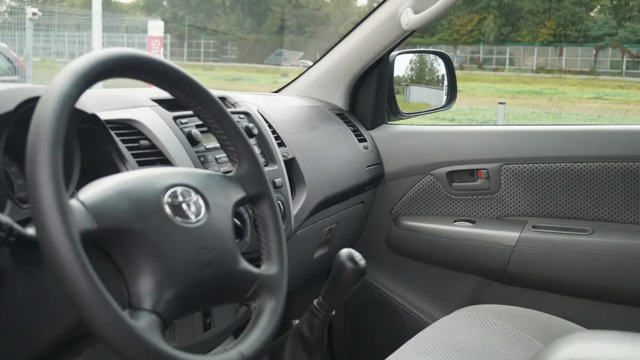 TOYOTA HiLux -