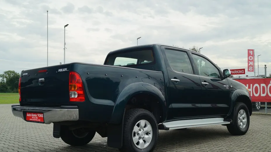 TOYOTA HiLux -