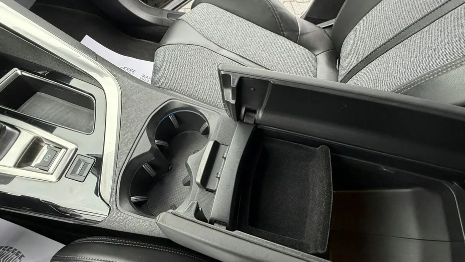 PEUGEOT 3008 -