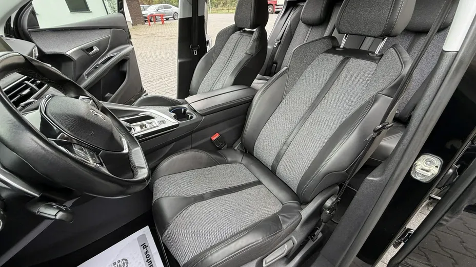 PEUGEOT 3008 -