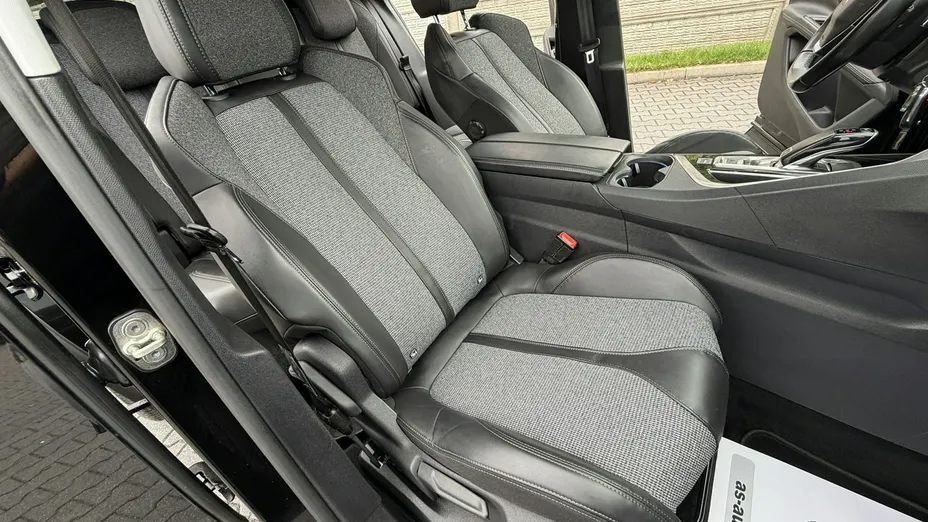 PEUGEOT 3008 -
