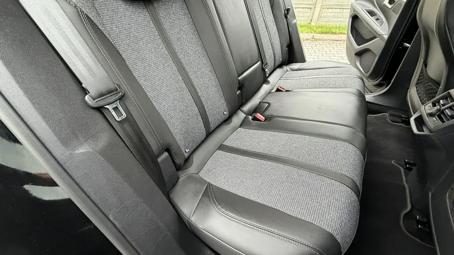 PEUGEOT 3008 -