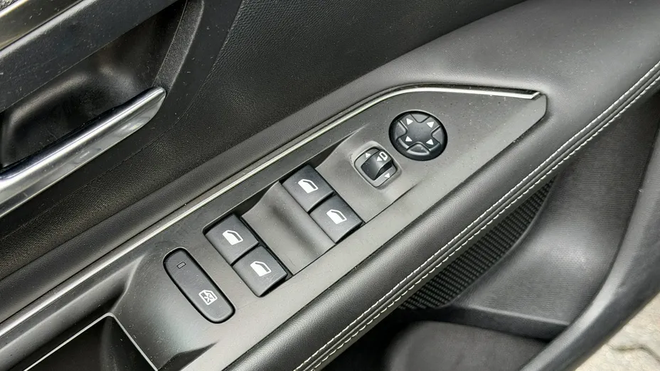 PEUGEOT 3008 -