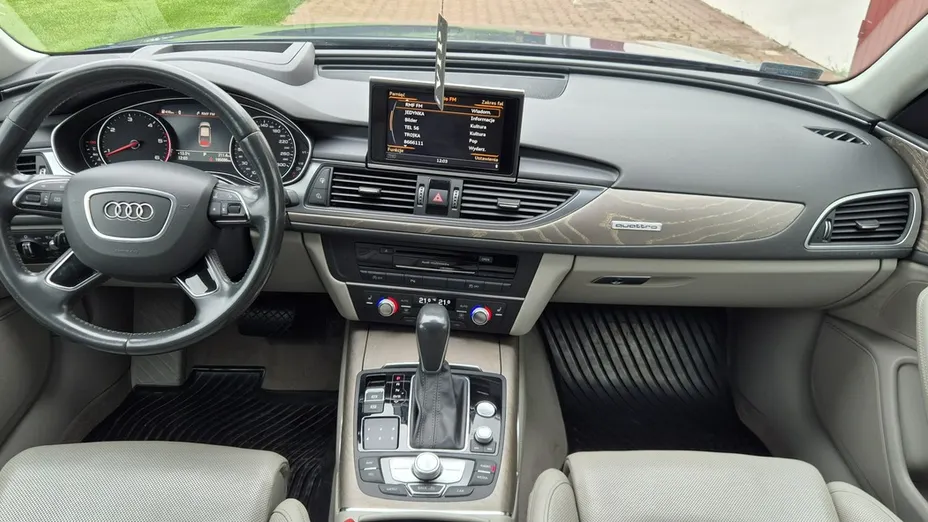 AUDI A6 -