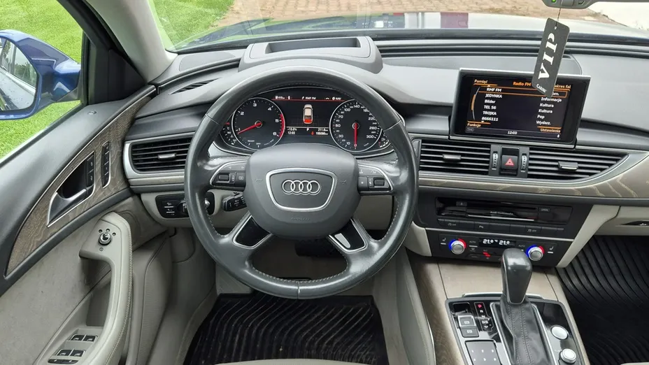 AUDI A6 -
