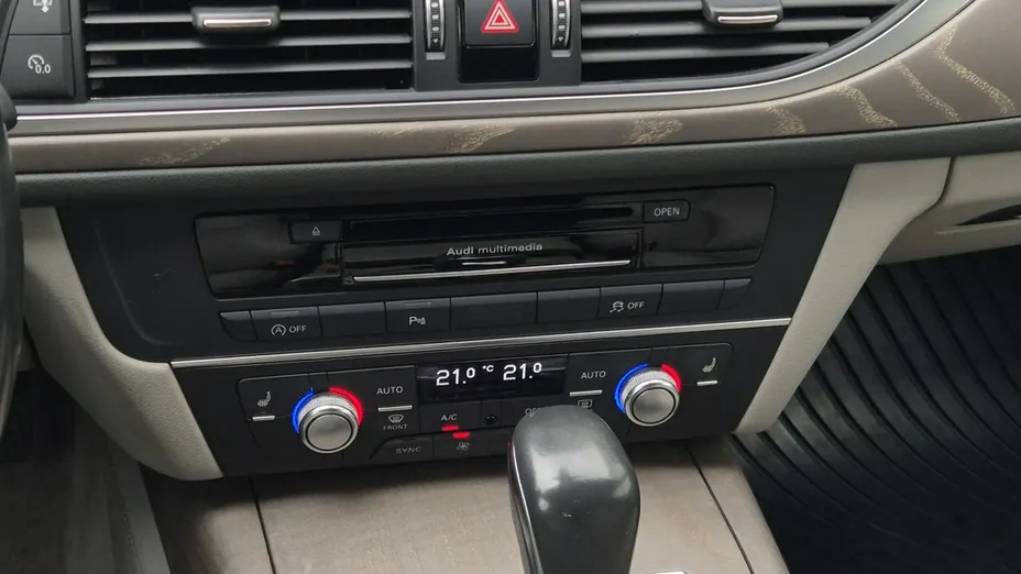 AUDI A6 -