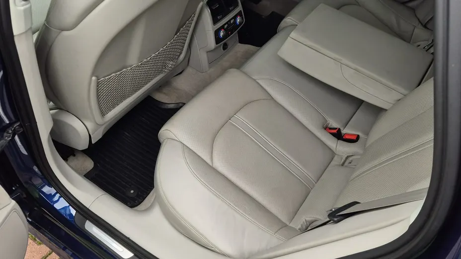 AUDI A6 -