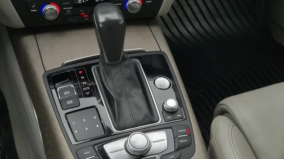 AUDI A6 -