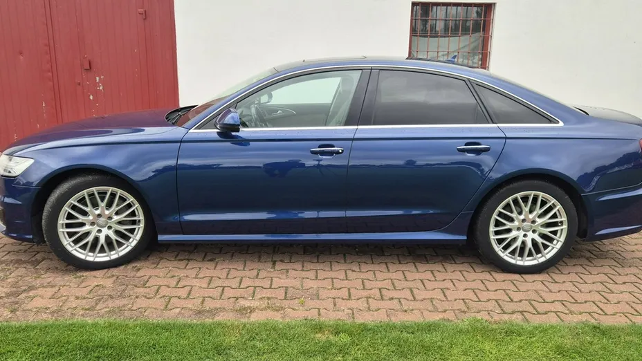 AUDI A6 -