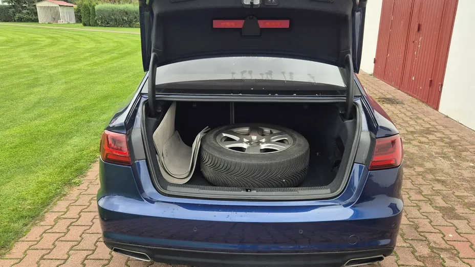 AUDI A6 -